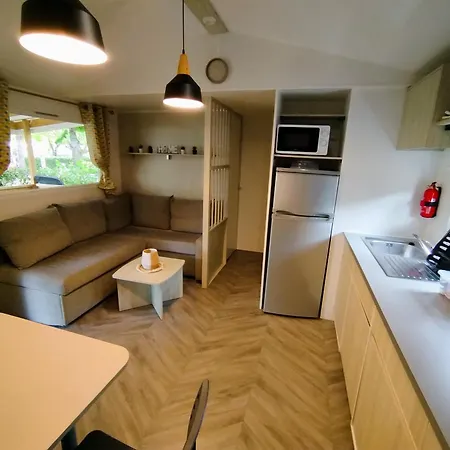 مكان تخييم Mobil-home