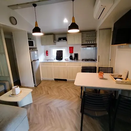 Mobil-home مكان تخييم *